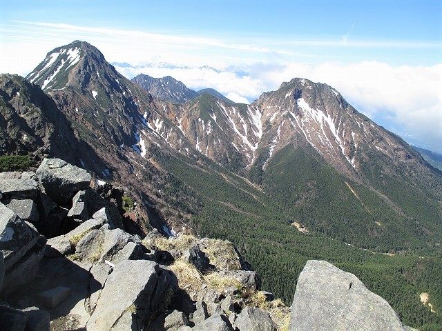 景石（八ヶ岳） 先月歩いた八ヶ岳の根石岳⛰️ 今はもうだいぶ雪が積もって冬山