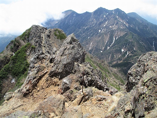 景石（八ヶ岳） 先月歩いた八ヶ岳の根石岳⛰️ 今はもうだいぶ雪が積もって冬山