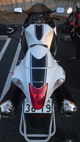 白隼 シングルシートカウルを付けてみる : 883R-GOGO! 白隼 シングルシートカウルを付けてみる : 883R-GOGO!