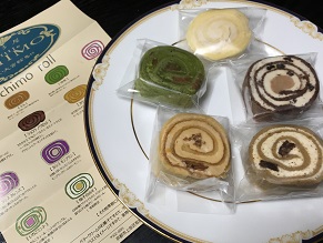 バタークリームのミニロールケーキ Kyoto Corgi Cafe