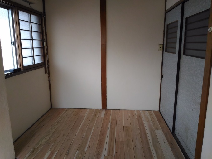 まだまだDIYは続く、納戸の床貼り終わったよ_c0337724_21041571.jpg