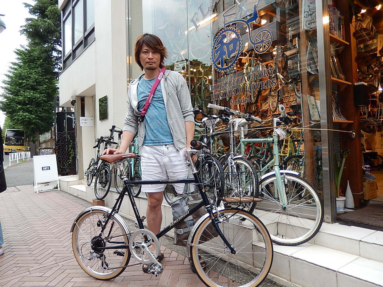 6月10日 渋谷 原宿 の自転車屋 FLAME bike前です_e0188759_19102933.jpg