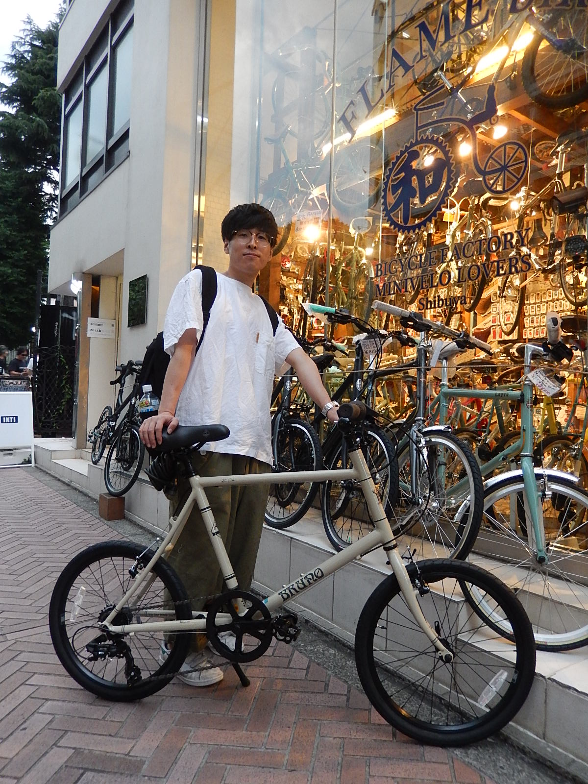 6月10日　渋谷　原宿　の自転車屋　FLAME bike前です_e0188759_19113266.jpg