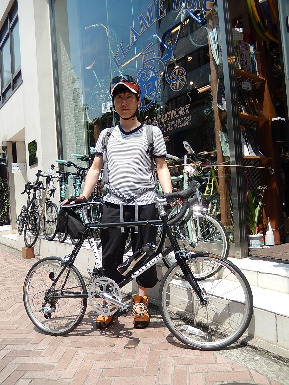 6月10日　渋谷　原宿　の自転車屋　FLAME bike前です_e0188759_1972195.jpg
