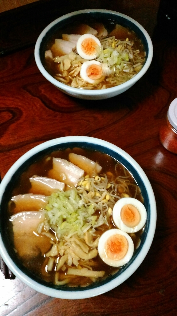 変わった花二つとチャーシュー麺_c0162773_00452812.jpg