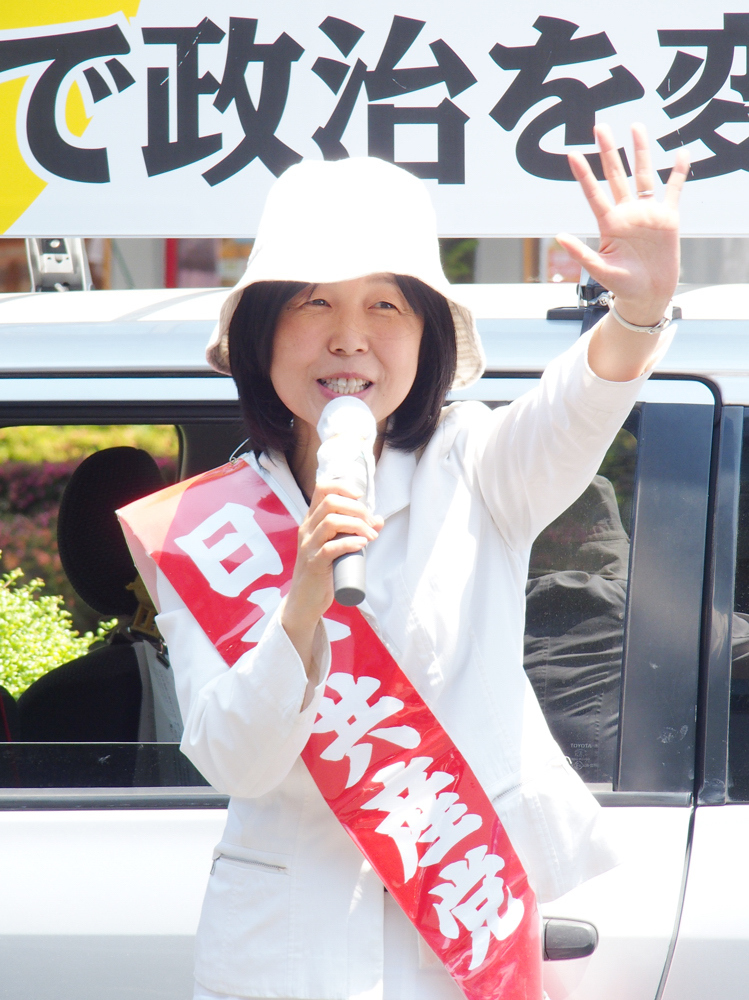 若者がスピーチ 共産党街頭演説_b0190576_21423314.jpg