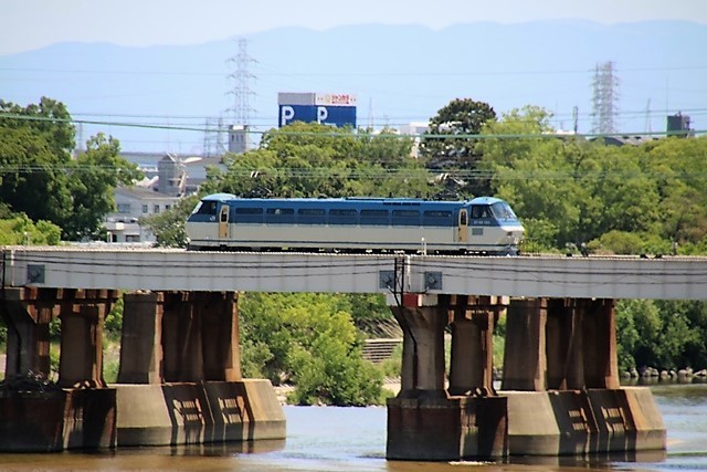 藤田八束の鉄道写真@兵庫県西宮市武庫川公園からの貨物列車写真・・・都民ファーストの会が圧勝東京は変われるか?_d0181492_08035271.jpg