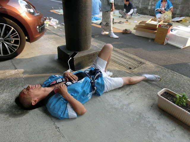 腿と腰がパンパンに　　吉原祇園祭で西仲町の山車巡行_f0141310_08232072.jpg