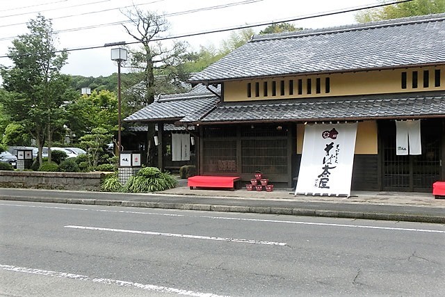 鹿児島県南九州市知覧町武家屋敷にて松山先生、久保君と・・・特攻隊平和祈念館に眠る若者達_d0181492_07450482.jpg