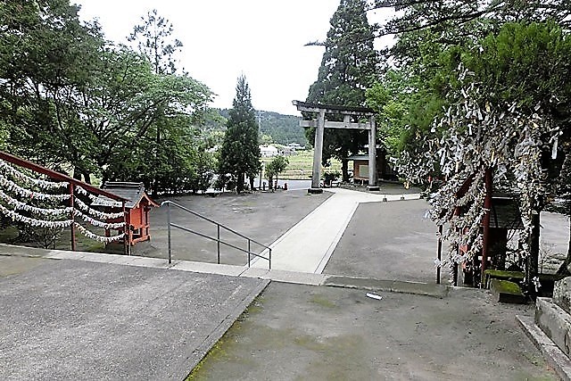 鹿児島県南九州市知覧町武家屋敷にて松山先生、久保君と・・・特攻隊平和祈念館に眠る若者達_d0181492_07481874.jpg