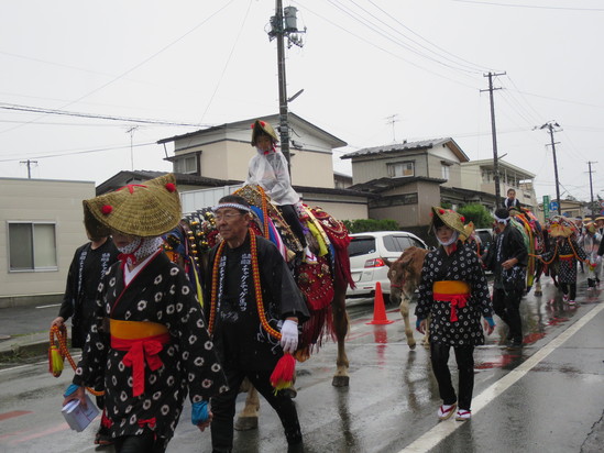 雨の中 行進は続く!(チャグチャグ馬コ★その2)_c0212604_2101097.jpg