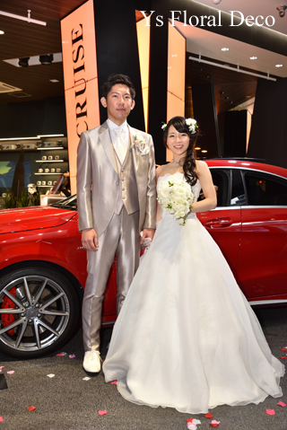 白グリーンのティアドロップブーケ & サプライズ花束 二次会へ_b0113510_16354021.jpg