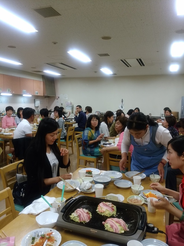 火曜日朝教室 お好み焼きパーティー_e0175020_1755882.jpg