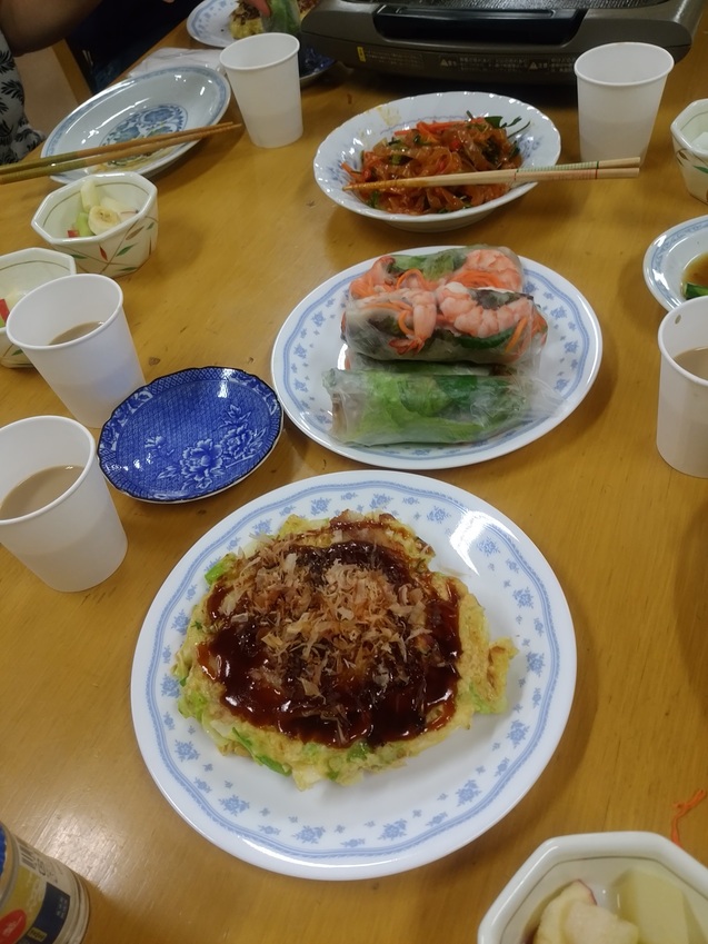 火曜日朝教室 お好み焼きパーティー_e0175020_1825581.jpg