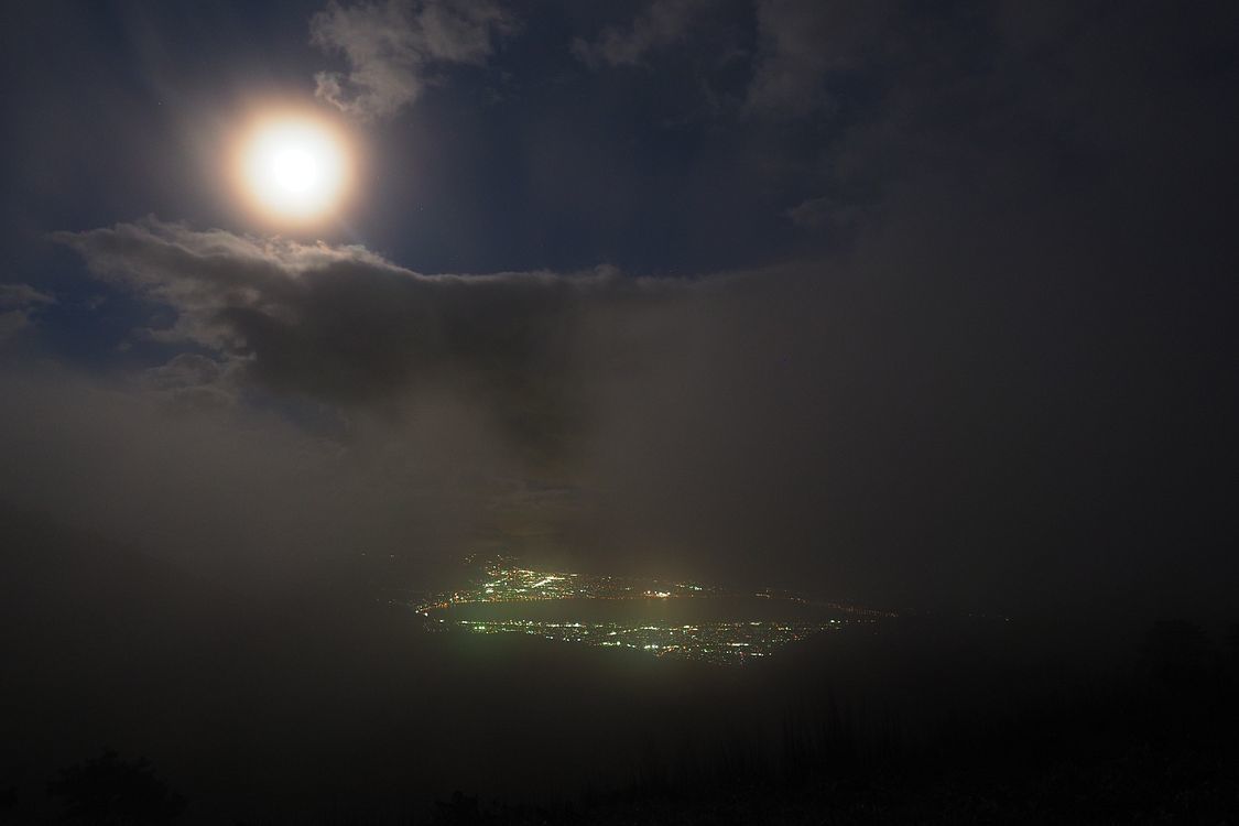 我が絶景♪　高ボッチ高原にて：諏訪湖と霧と月・・・_a0031821_17474581.jpg