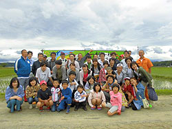 農業体験学習(田植え体験)が終了しました! _d0247345_1352429.jpg