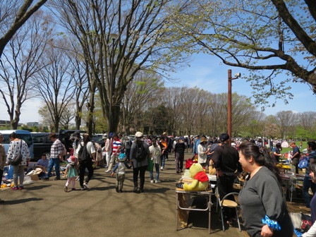 小金井公園のフリーマーケット 1 Der Liebling 蚤の市フリークの雑貨手帖2冊目 小金井公園のフリーマーケット 1 Der Liebling 蚤の市フリークの雑貨手帖2冊目