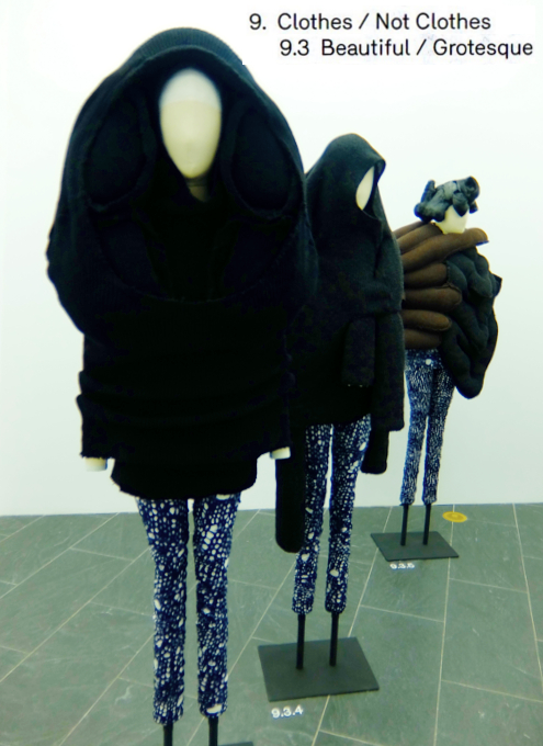 Kawakubo’s collections: 9. Clothes/Not Clothes （9.5 Fact/Fictionまで）_b0007805_413222.jpg