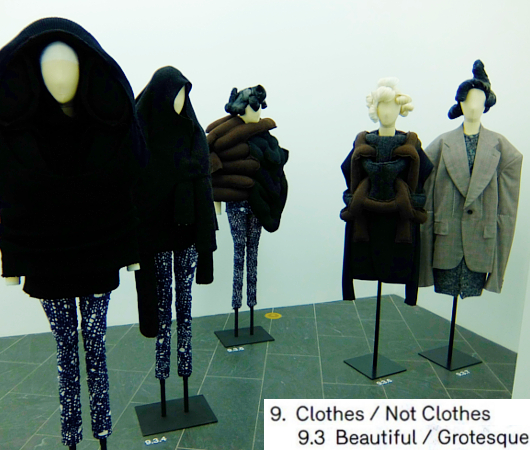 Kawakubo’s collections: 9. Clothes/Not Clothes （9.5 Fact/Fictionまで）_b0007805_4134327.jpg