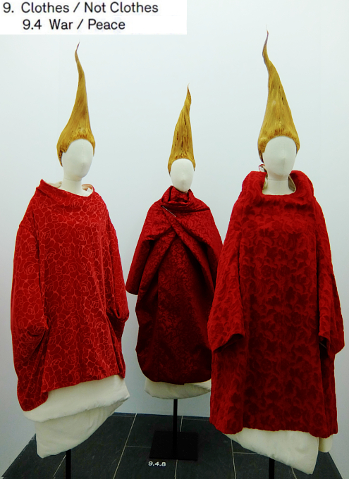 Kawakubo’s collections: 9. Clothes/Not Clothes （9.5 Fact/Fictionまで）_b0007805_414593.jpg