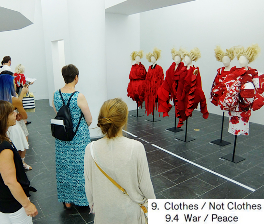 Kawakubo’s collections: 9. Clothes/Not Clothes （9.5 Fact/Fictionまで）_b0007805_41488.jpg