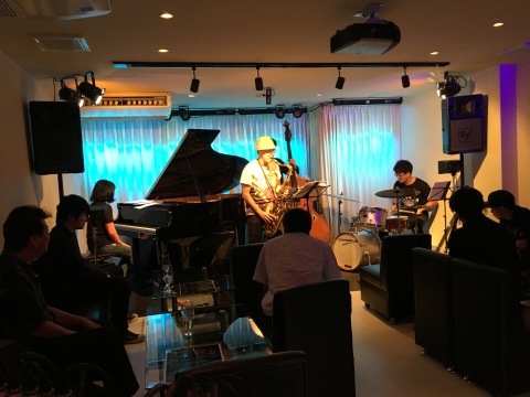 Jazzlive comin 本日水曜日は 新人セッションです。_b0115606_11160963.jpg