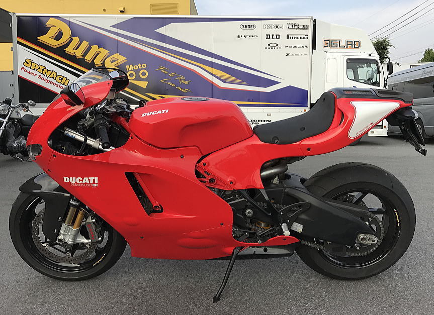 Desmosedici-RR 中古車両up★_f0178858_19361612.jpg