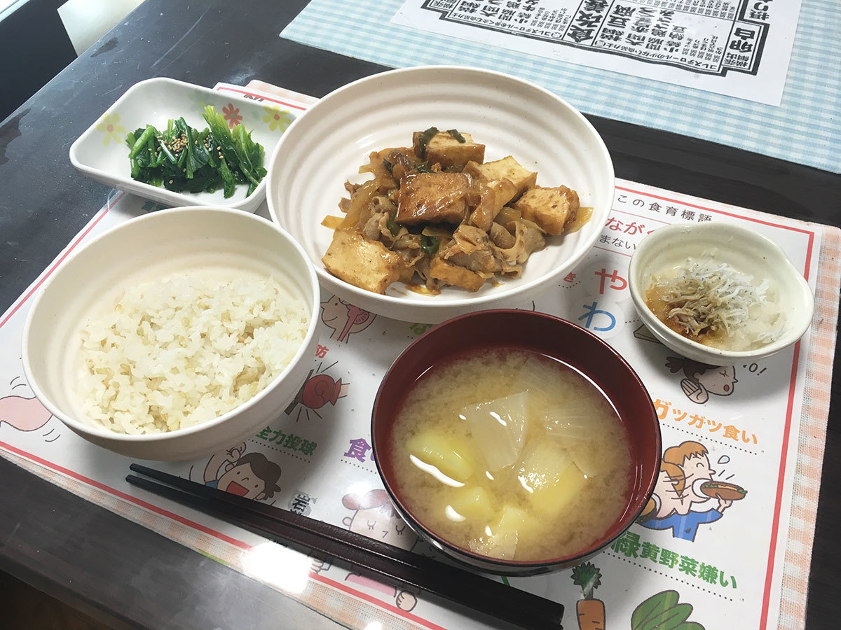 ひまわり荘　夕食：ほうれん草のおひたし・おろし大根シラス添え・厚揚げと豚肉の生姜焼き_c0357519_13262919.jpg