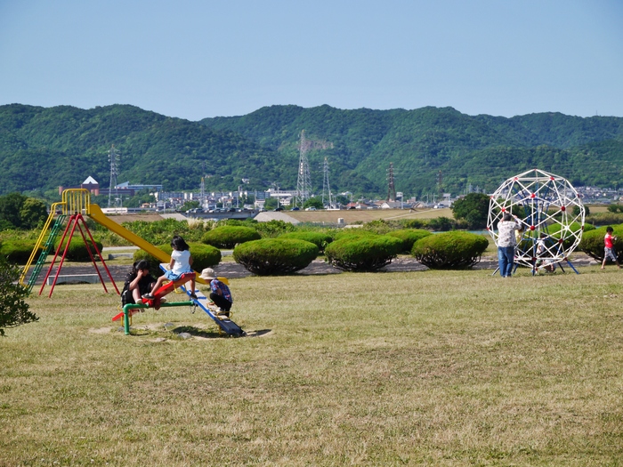 　　川のある風景　せせらぎ公園_b0093754_20355689.jpg