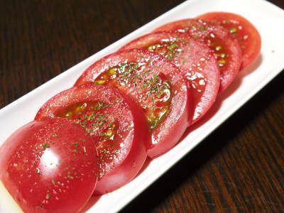 樹上完熟朝採りトマト大好評発売中!トマトらしい本来の美味さです!さらに中玉トマトも販売します!_a0254656_17181409.jpg