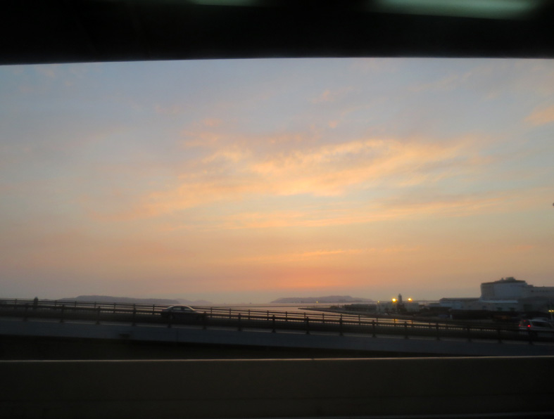 ■『ワン・アジアに向けて』出版パーティー、そして週替わりの夕暮れ_d0190217_22504548.jpg