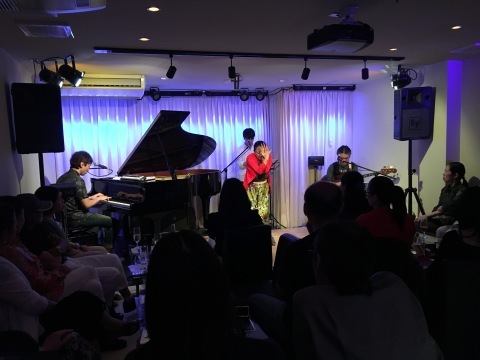 広島 Jazzlive comin 本日月曜日のライブ！_b0115606_09594139.jpg