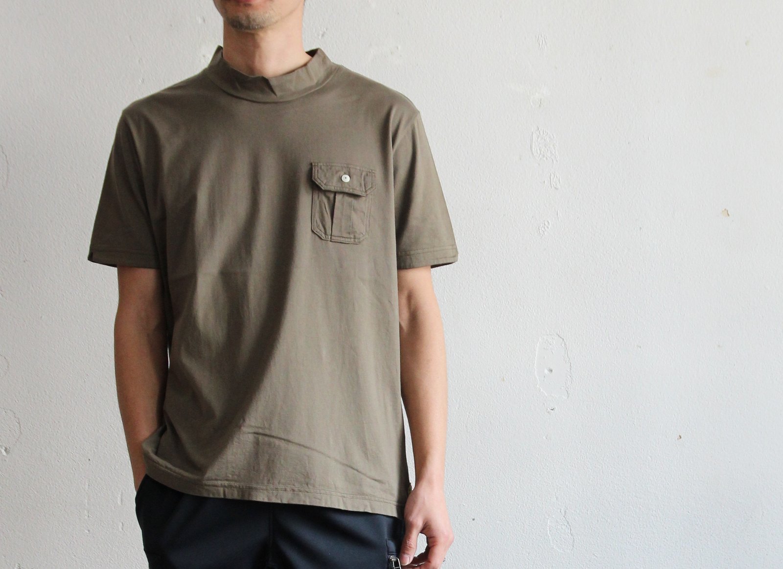 Mock Neck Pocket T-shirt_e0142928_18330201.jpg