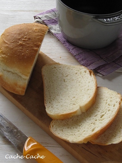 ストウブで焼いたパンで♪ 自家製あんずジャム＆クリームチーズサンド_d0319943_17225203.jpg