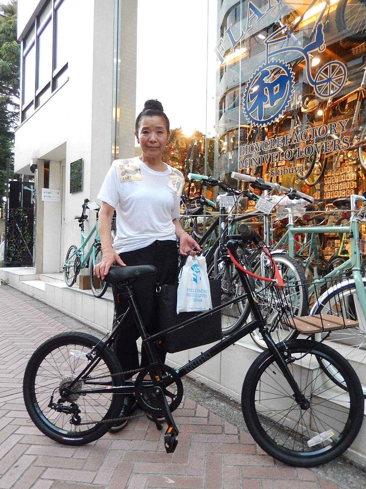 6月19日 渋谷 原宿 の自転車屋 FLAME bike前です_e0188759_1951733.jpg