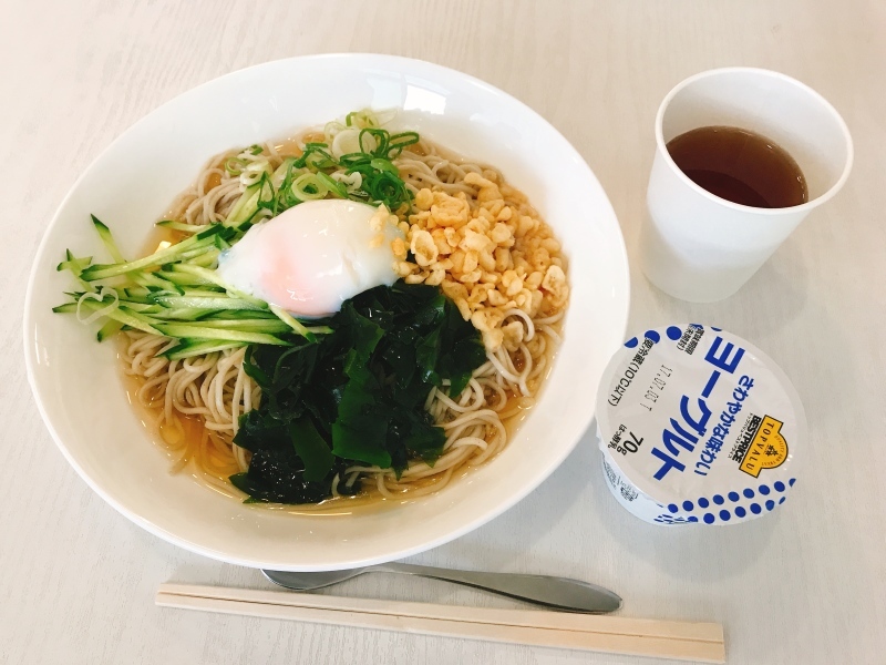ひだまり工房 昼食 冷やしたぬきそば ヨーグルト 今日の献立 ひだまり工房 昼食 冷やしたぬきそば ヨーグルト 今日の献立