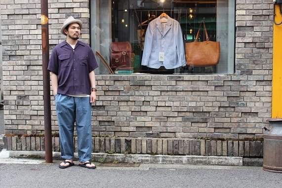 日本の夏を感じさせてくれる「ANACHRONORM」 \"CHAMBRAY EASY PANTS\" ご紹介_f0191324_07404908.jpg