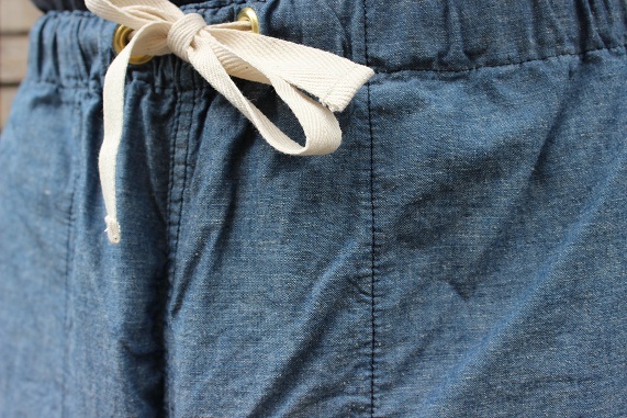 日本の夏を感じさせてくれる「ANACHRONORM」 \"CHAMBRAY EASY PANTS\" ご紹介_f0191324_07413446.jpg