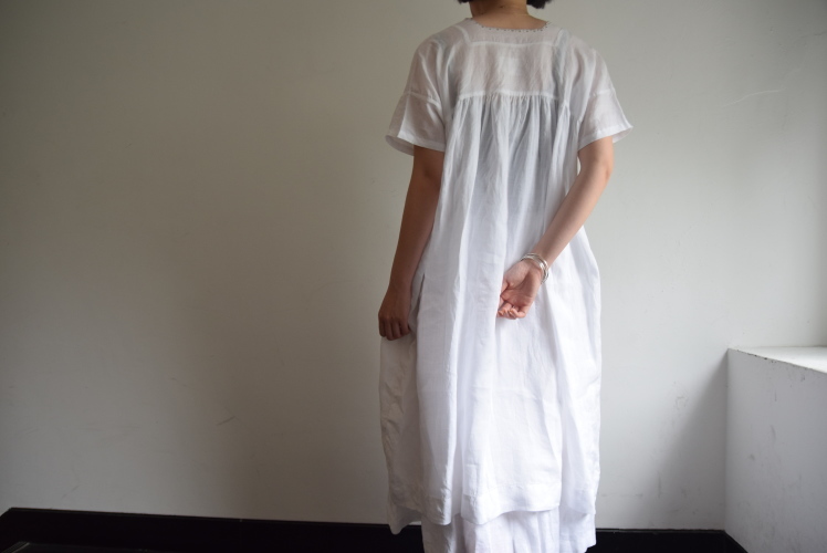 清楚なワンピースを　身に纏って・・・＝gasa grue＝_b0110582_19213601.jpg