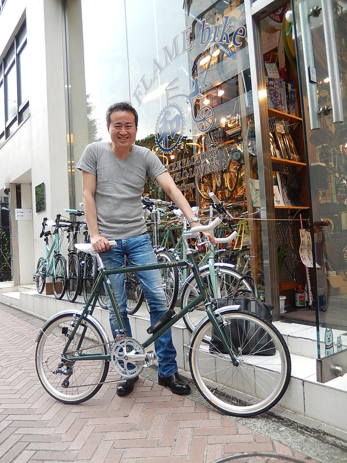 6月22日　渋谷　原宿　の自転車屋　FLAME bike前です_e0188759_1948983.jpg