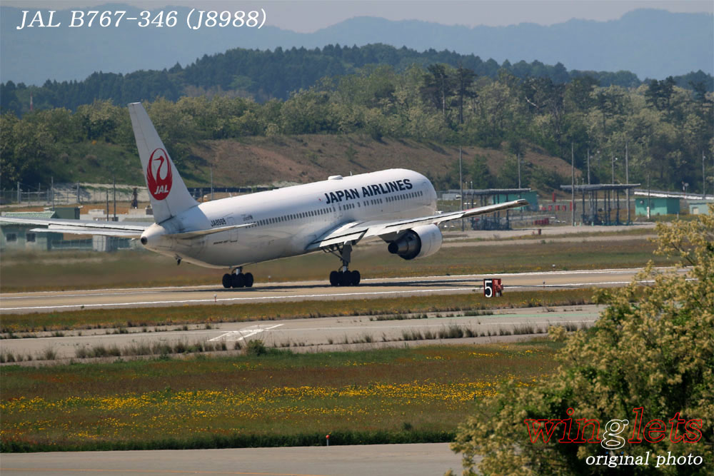 ‘17年 小松空港(RJNK)ﾚﾎﾟｰﾄ ･･･ ＪＡＬ／ＪＡ８９８８_f0352866_2212846.jpg