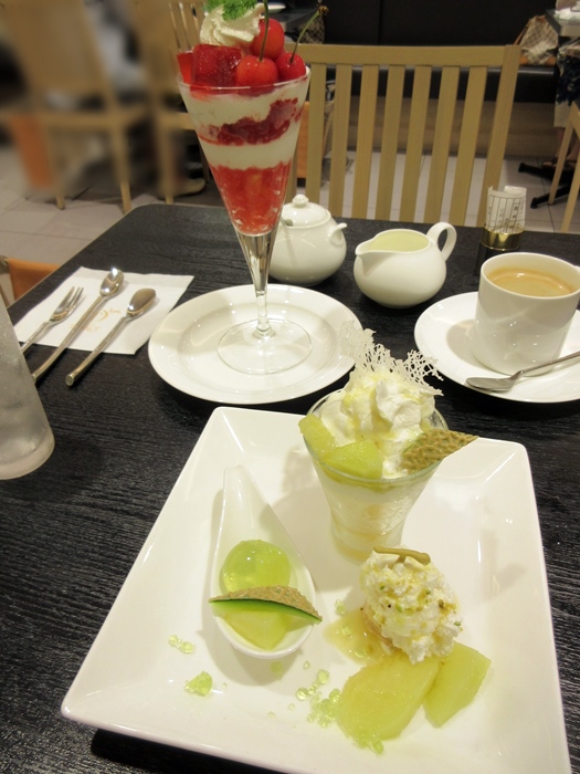 タカノフルーツパーラー パフェ ドルチェプレート さくらんぼとメロン 横浜高島屋店 お散歩アルバム 初夏の賑わい タカノフルーツパーラー パフェ ドルチェプレート さくらんぼとメロン 横浜高島屋店 お散歩アルバム 初夏の賑わい