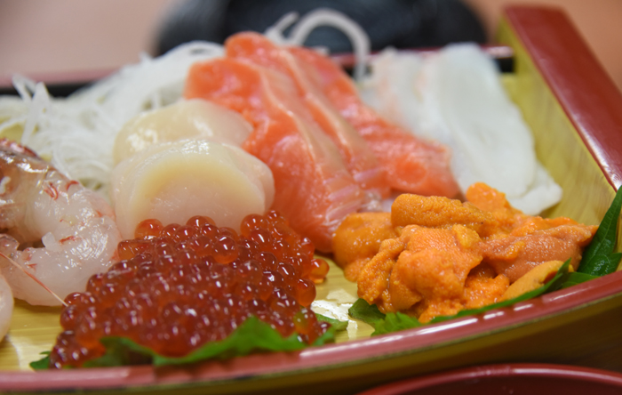 礼文島のウニがうますぎてヤバイ！日本最北端の海の家「あとい食堂」のウニ丼・舟盛おすすめ！_e0171573_11461758.jpg