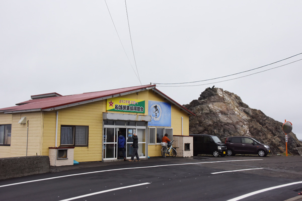 礼文島のウニがうますぎてヤバイ!日本最北端の海の家「あとい食堂」のウニ丼・舟盛おすすめ!_e0171573_11471046.jpg
