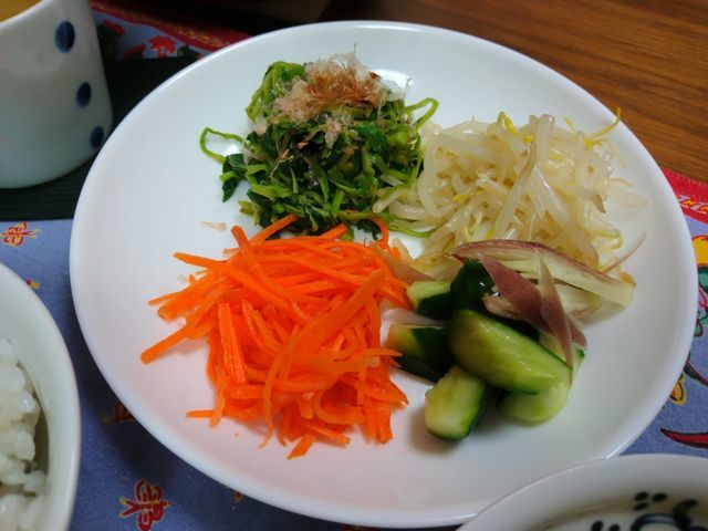小林カツ代さんレシピで肉じゃが 昨日借りてきた本 お弁当と春の空 小林カツ代さんレシピで肉じゃが 昨日借りてきた本 お弁当と春の空
