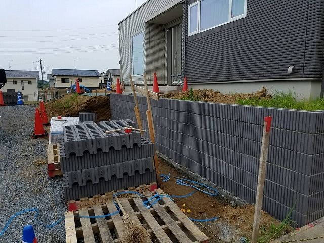 6/22外構工事（ブロック積み）_c0313938_16415291.jpg