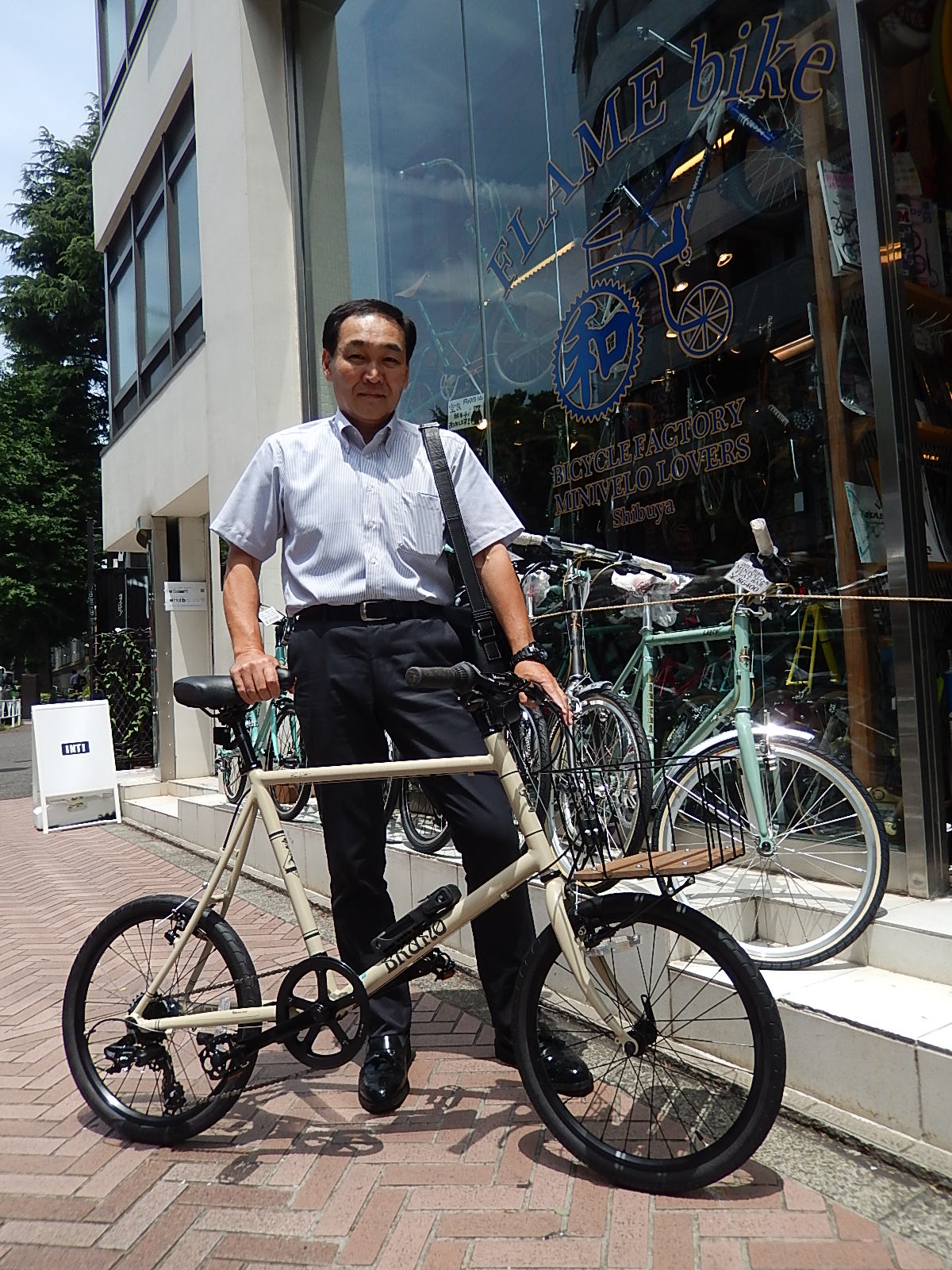 6月26日 渋谷 原宿 の自転車屋 FLAME bike前です_e0188759_1929870.jpg