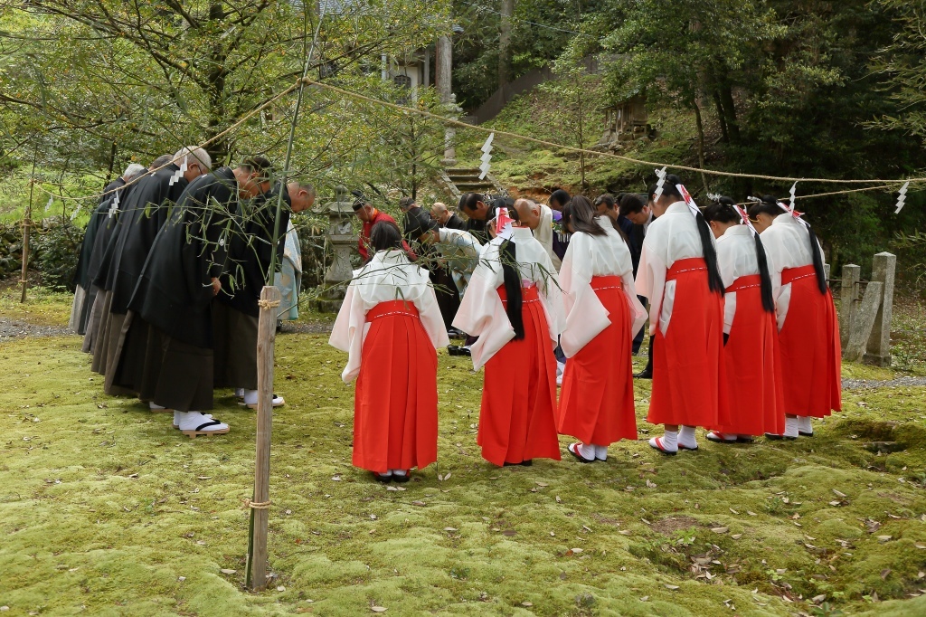 彌美神社の王の舞　前篇_c0196076_21273527.jpg