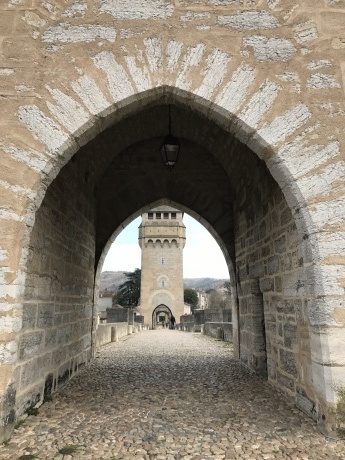 ワインの産地であり、サンティアゴ・デ・コンポステーラの巡礼路のある町 カオール ～ La ville de Cahors～_a0258141_22152859.jpg