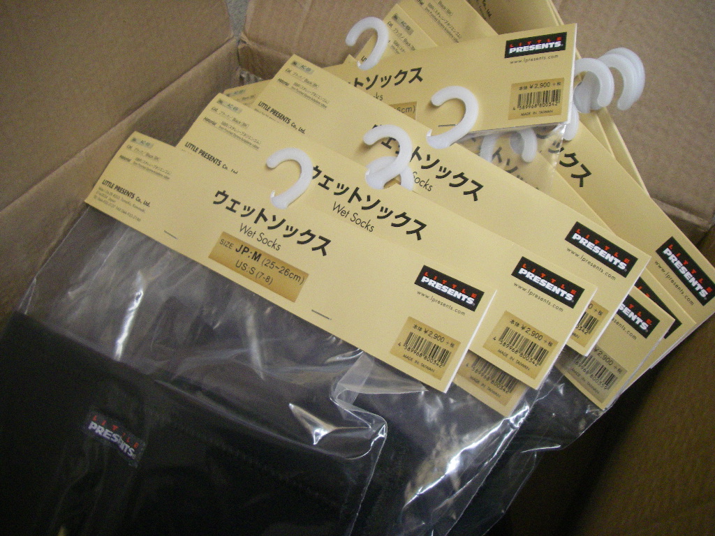 ウェットソックスの Mサイズ 到着致しました。_e0029256_16584253.jpg